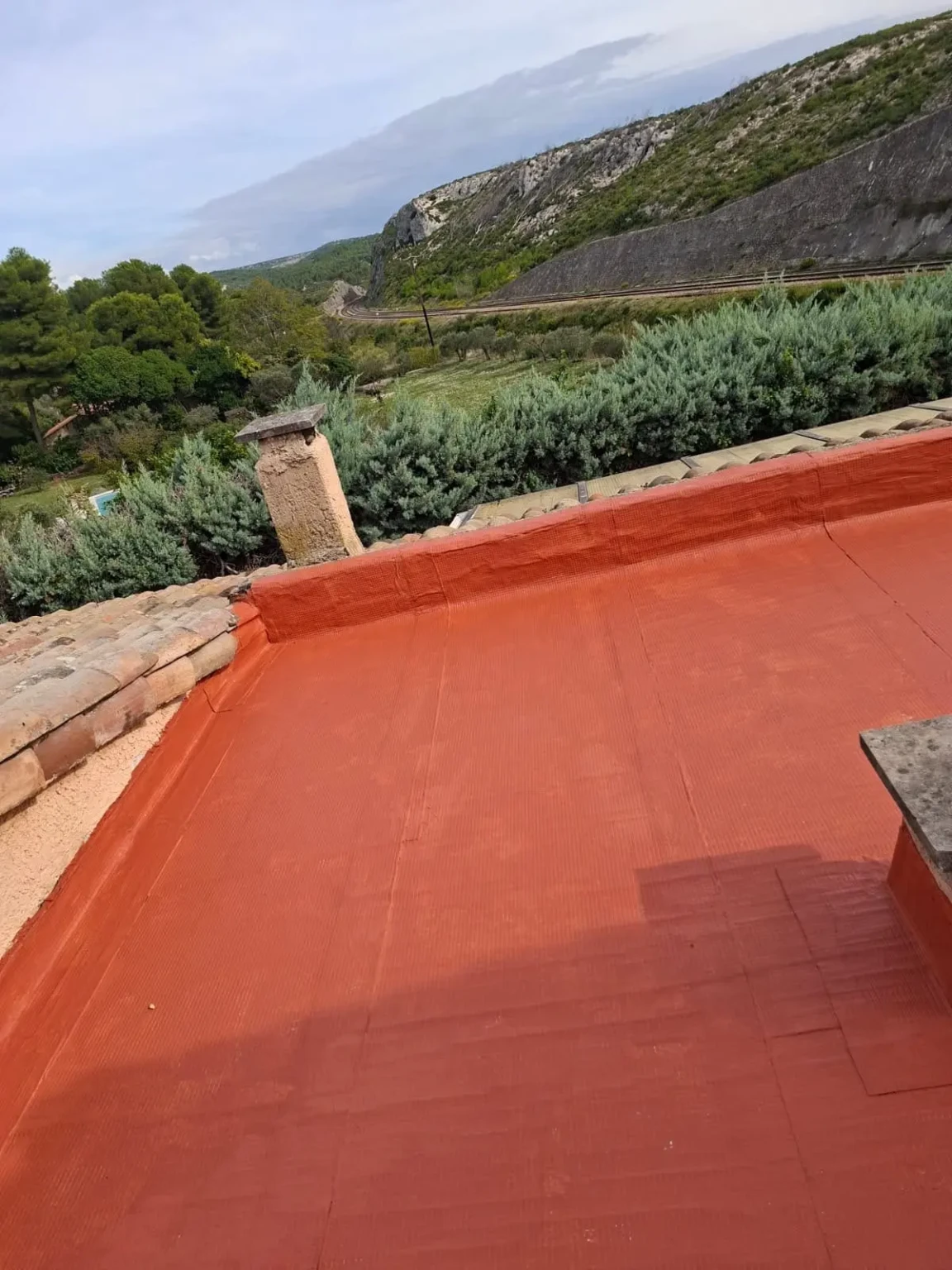 Spécialiste étanchéité toiture Marseille garantissant des travaux couverts par une garantie décennale.