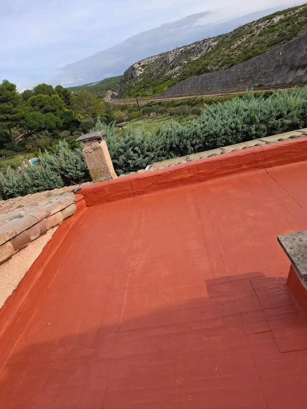 Spécialiste étanchéité toiture Marseille garantissant des travaux couverts par une garantie décennale.