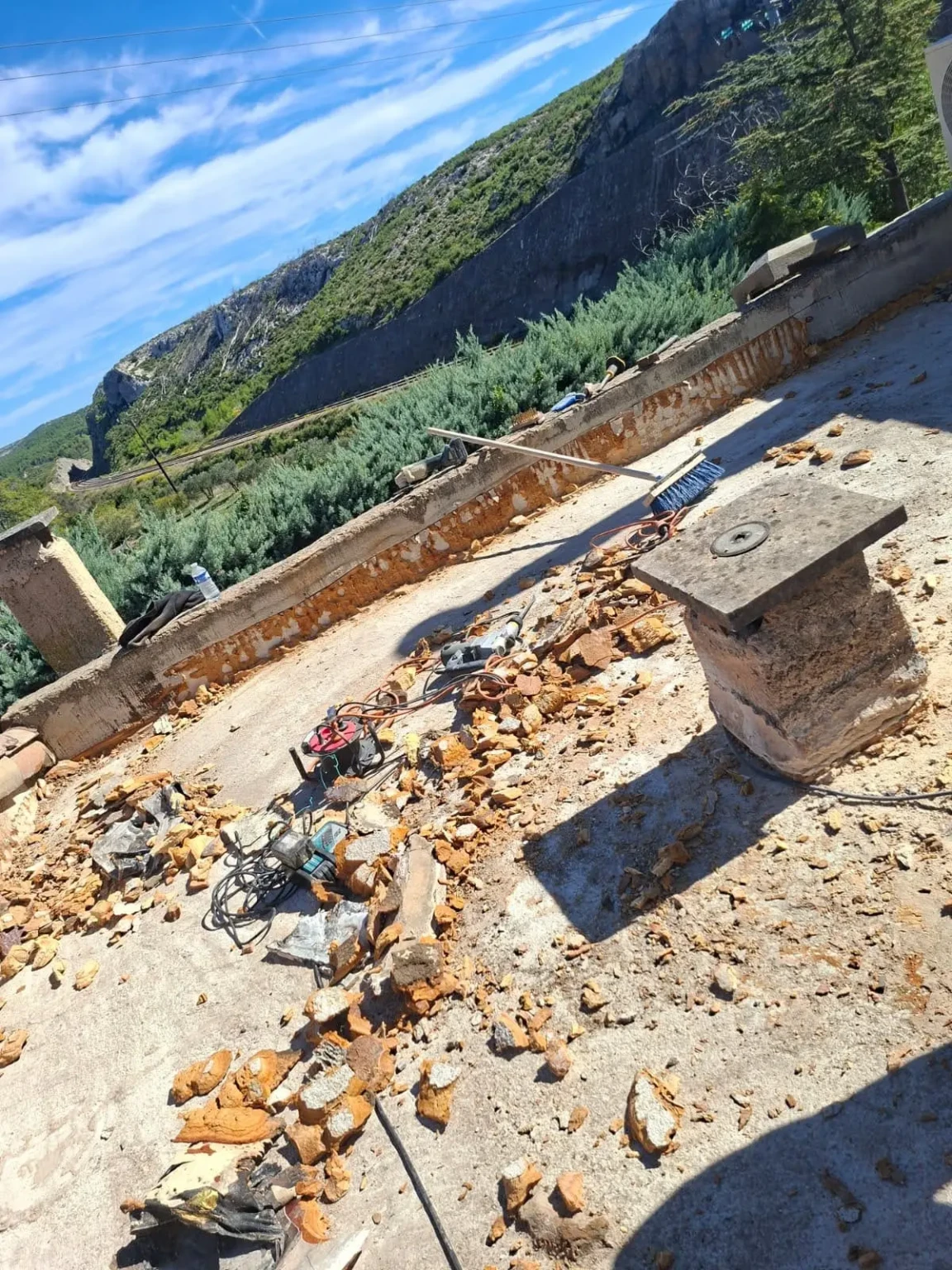 Réparation d’étanchéité toiture Marseille pour stopper les infiltrations d’eau.