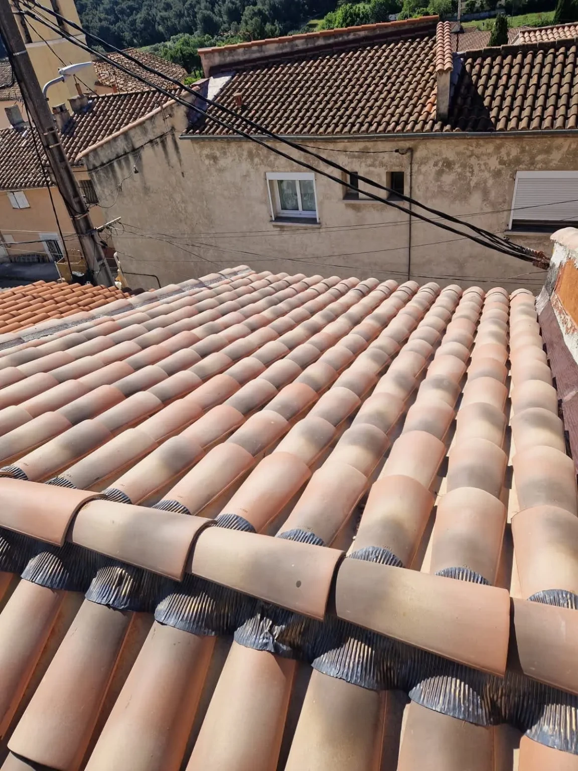 Rénovation toiture Marseille assurée par Habitat Couverture, expert couvreur avec garantie décennale.